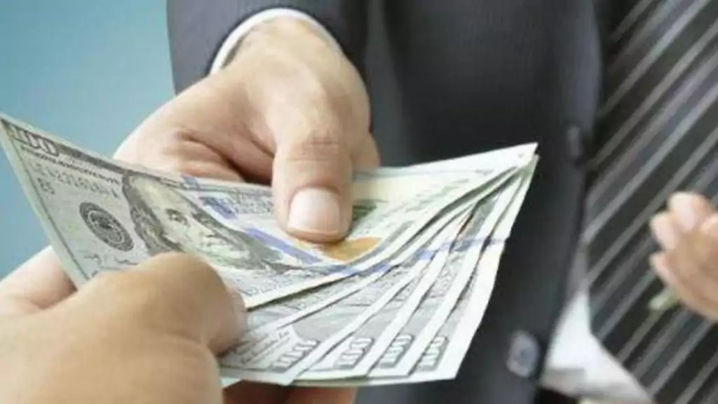 Mơ thấy có người đưa tiền cho mình