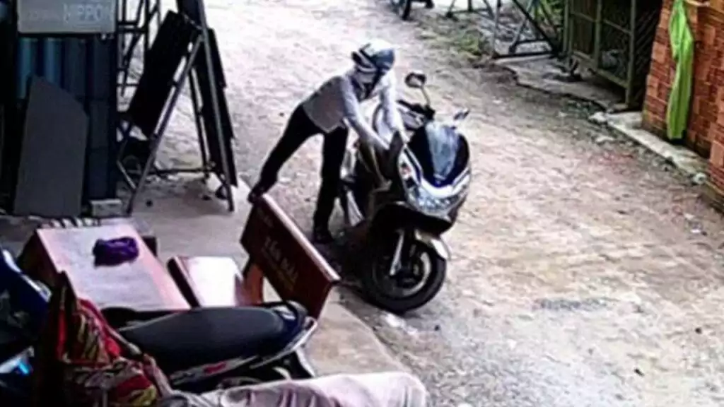 Nữ nằm mơ thấy mất xe máy