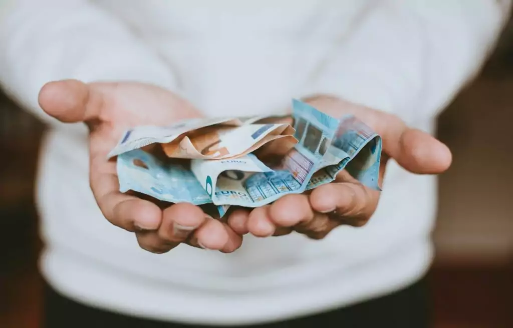 Giải mã giấc chiêm bao thấy tiền đánh đề con gì?